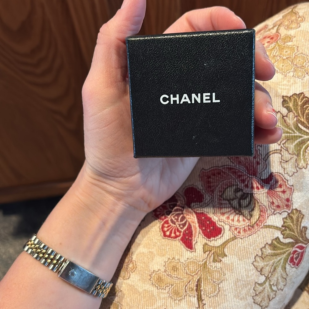 Chanel studs - Picture 3 of 4